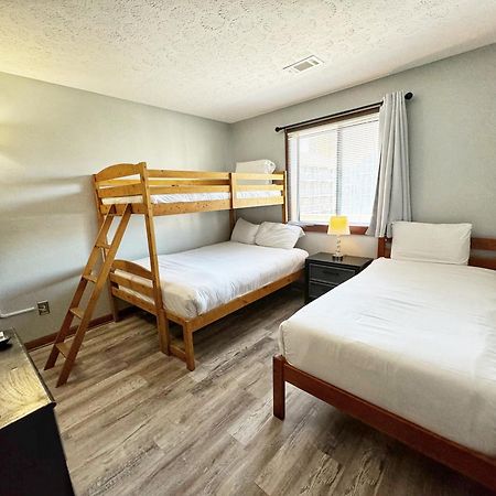 Spacious Modern Condo - 1St Floor - One Block To The Beach Миртл-Бич Экстерьер фото