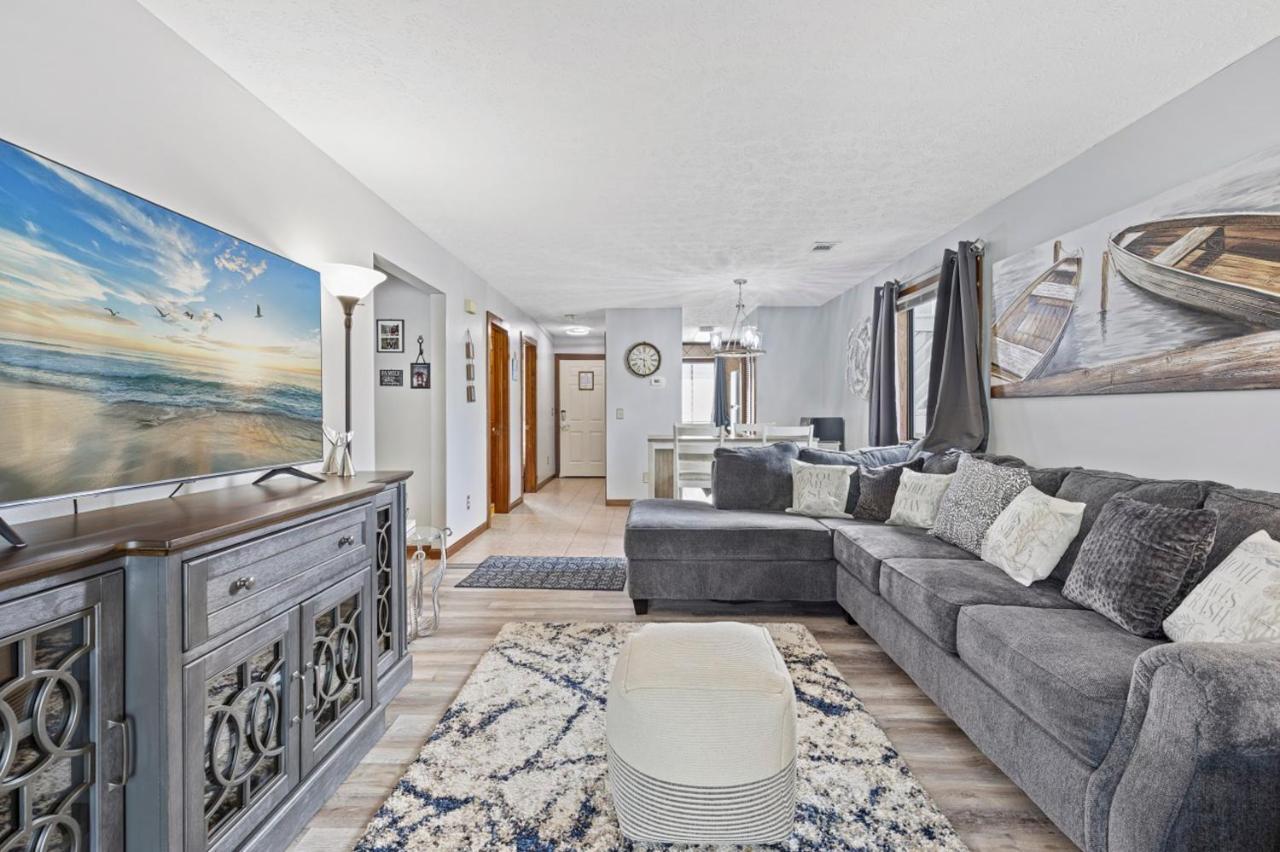 Spacious Modern Condo - 1St Floor - One Block To The Beach Миртл-Бич Экстерьер фото