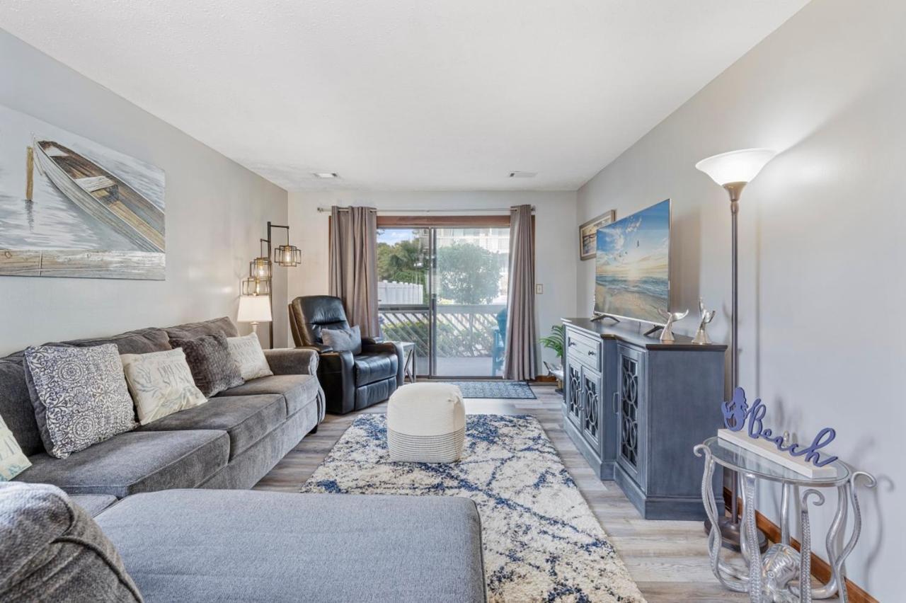 Spacious Modern Condo - 1St Floor - One Block To The Beach Миртл-Бич Экстерьер фото