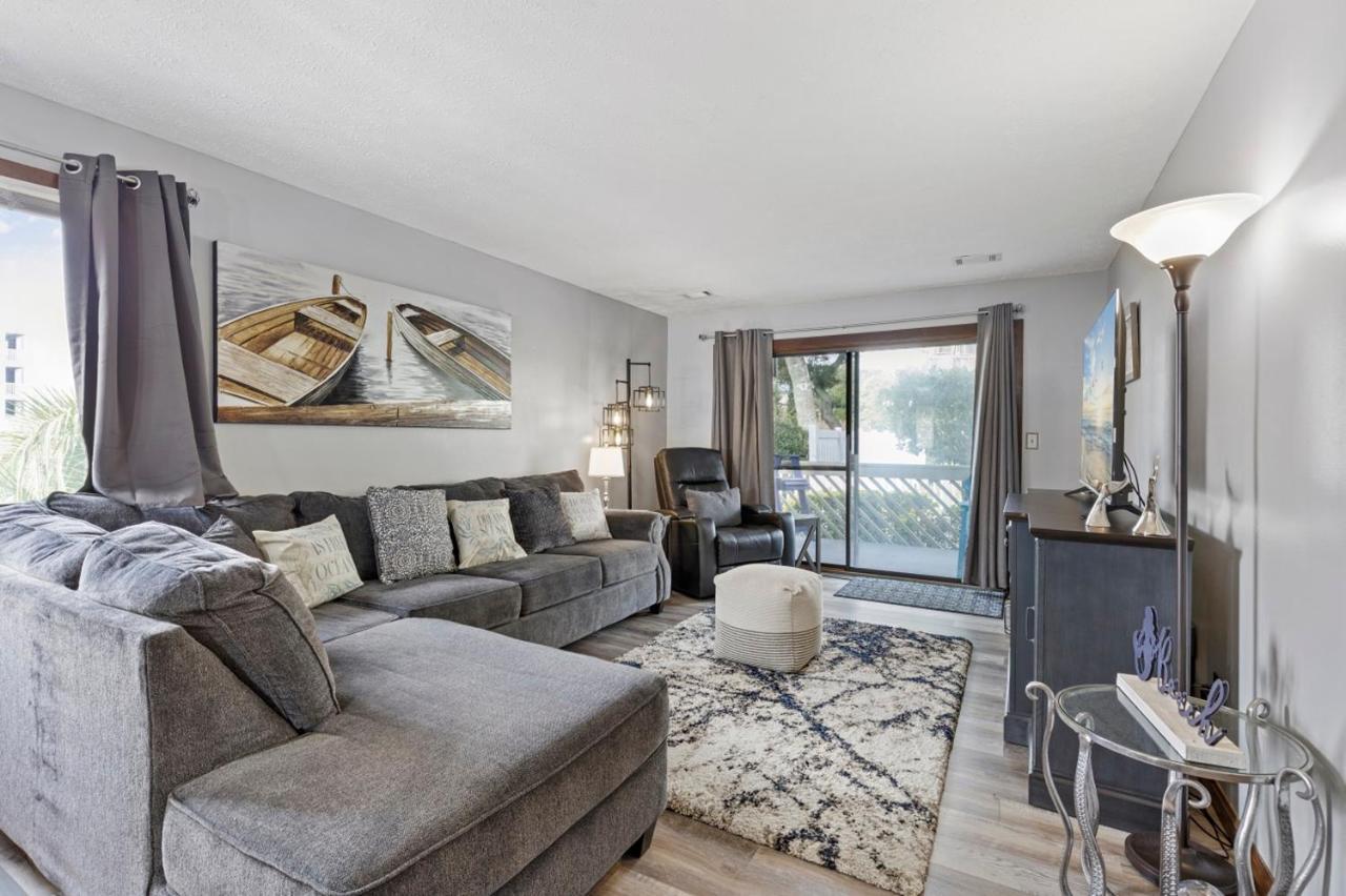 Spacious Modern Condo - 1St Floor - One Block To The Beach Миртл-Бич Экстерьер фото