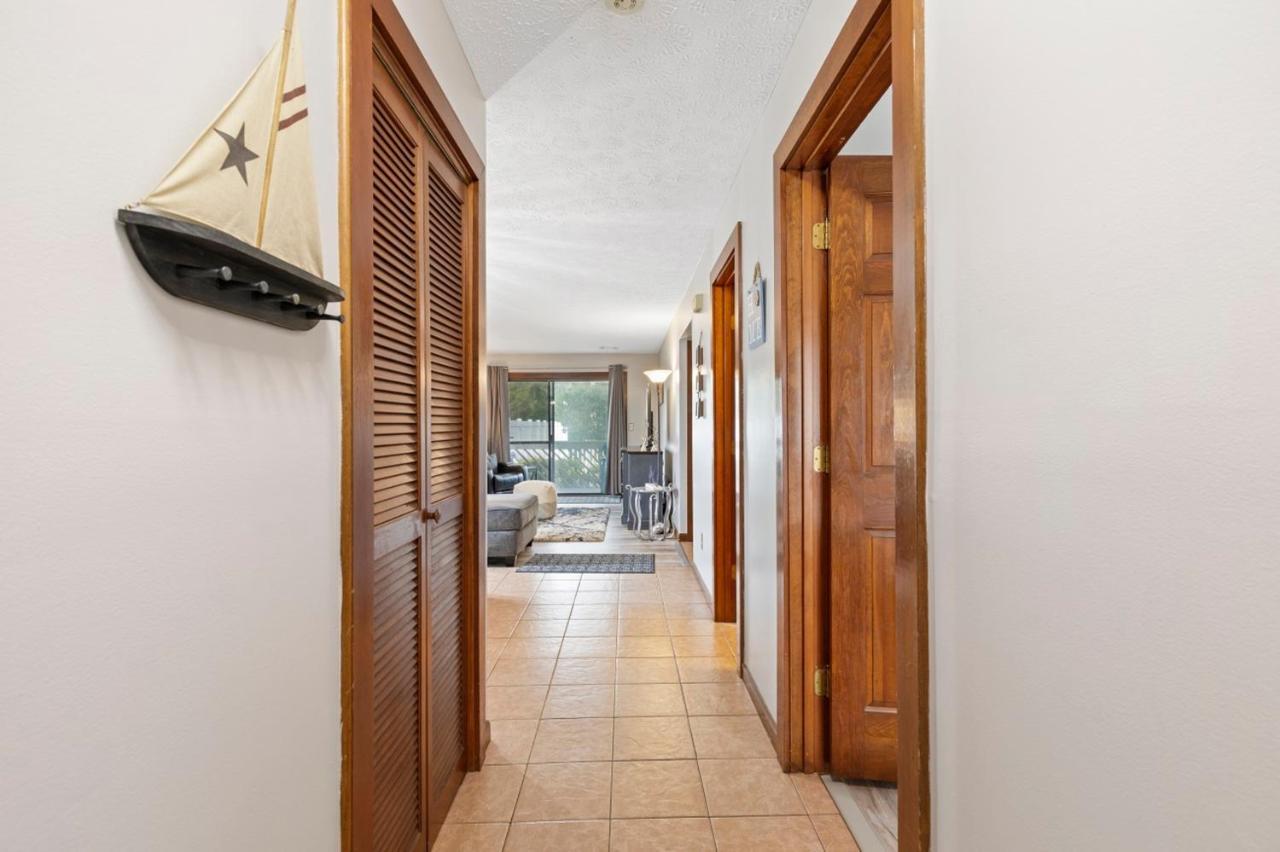 Spacious Modern Condo - 1St Floor - One Block To The Beach Миртл-Бич Экстерьер фото