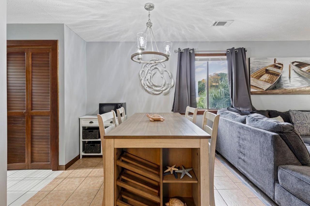 Spacious Modern Condo - 1St Floor - One Block To The Beach Миртл-Бич Экстерьер фото