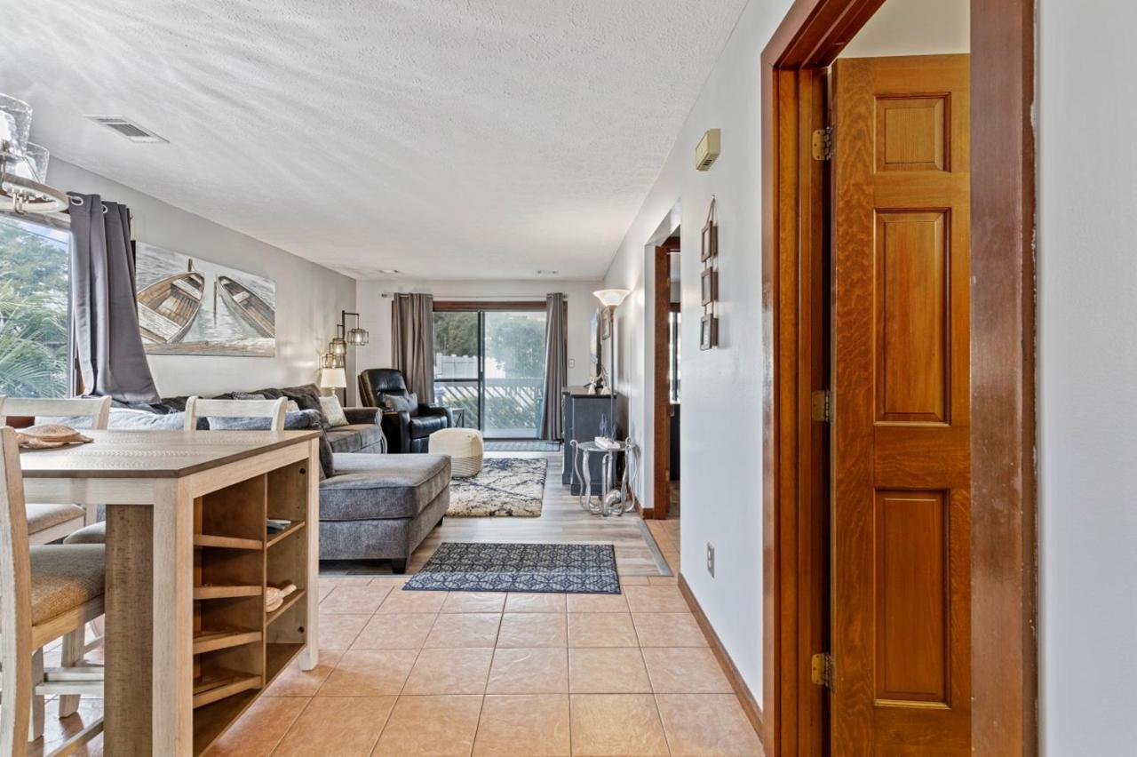 Spacious Modern Condo - 1St Floor - One Block To The Beach Миртл-Бич Экстерьер фото